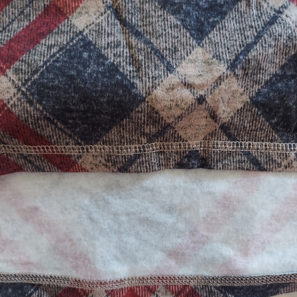 NWT Plus Size 2X. Cato Mid Length Sleeve Fleece Sweater. Plaid. - Picture 4 of 5